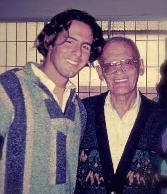 Gustavo Plaza con el Padre César Dávila